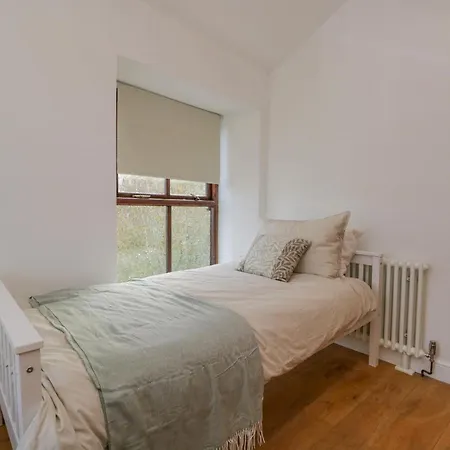 Kendal Cottage קנדל